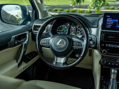 Used 2023 Lexus GX 460 Premium w/ Accessory Package AWD/4WD image 21