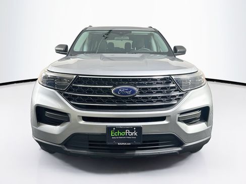 Used 2020 Ford Explorer XLT RWD image 2