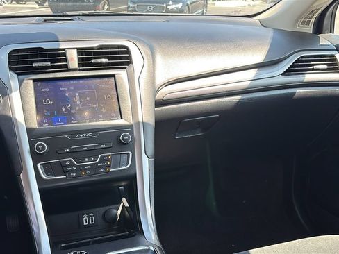 Used 2020 Ford Fusion SE FWD image 8