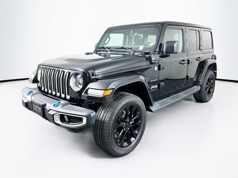 Used 2023 Jeep Wrangler Unlimited Sahara w/ Cold Weather Group AWD/4WD image 3