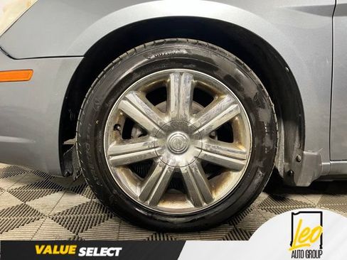 Used 2010 Chrysler Sebring Touring w/ Hands-Free Convenience Group FWD image 26