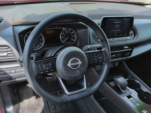 Used 2023 Nissan Rogue SV image 9