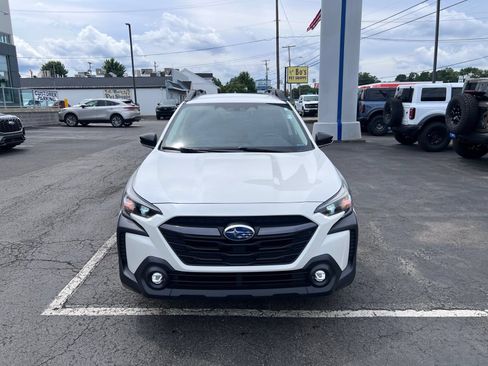 Used 2023 Subaru Outback Premium AWD/4WD image 3