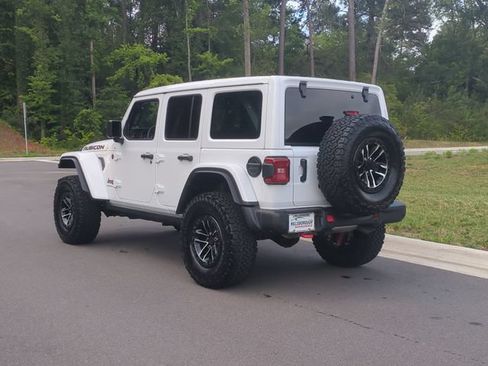 Used 2025 Jeep Wrangler Unlimited Rubicon AWD/4WD image 11