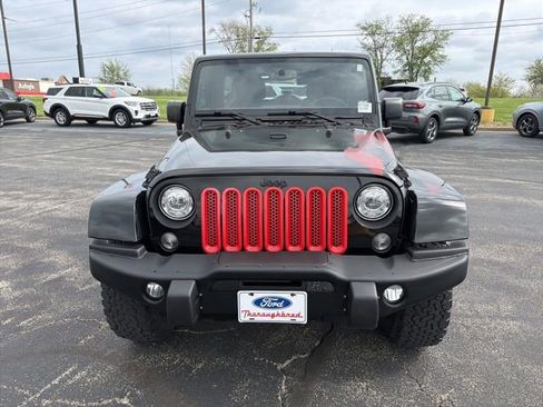 Used 2017 Jeep Wrangler Unlimited Sahara AWD/4WD image 6