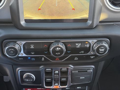 Used 2022 Jeep Wrangler Unlimited Rubicon 4xe AWD/4WD image 29