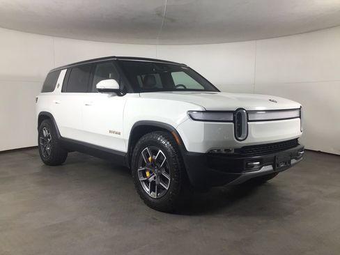 Used 2023 Rivian R1S Adventure Quad AWD/4WD image 9