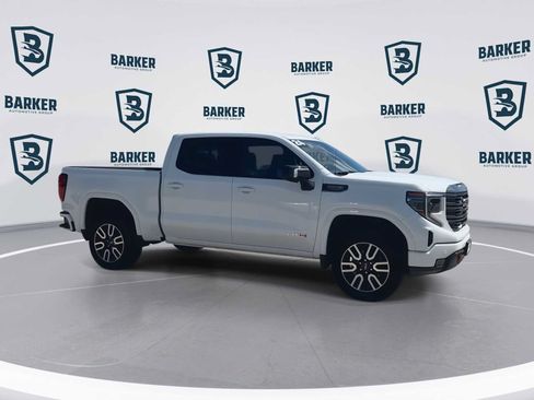 Used 2024 GMC Sierra 1500 AT4 w/ Technology Package AWD/4WD image 2