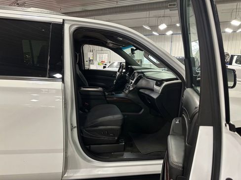 Used 2018 GMC Yukon XL SLE image 29