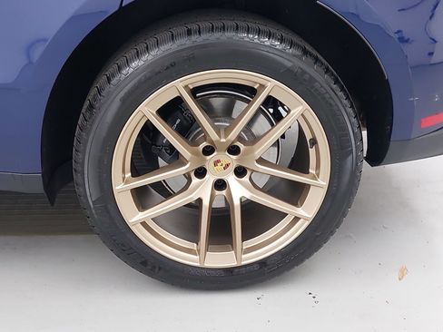 Certified 2026 Porsche Macan AWD/4WD image 35