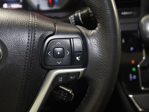 Used 2018 Toyota Sienna SE FWD image 34