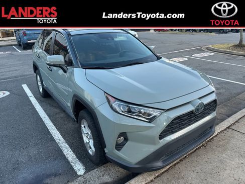 Used 2020 Toyota RAV4 XLE w/ Convenience Package image 1