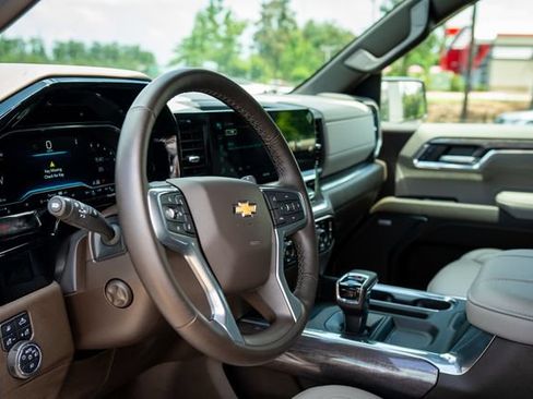 Used 2024 Chevrolet Silverado 1500 LTZ AWD/4WD image 33