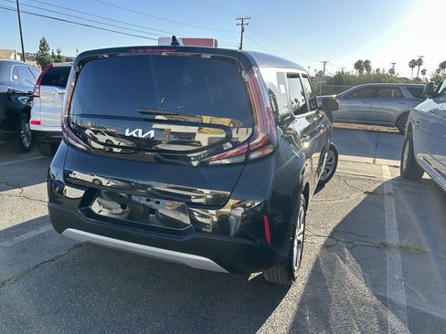 Used 2023 Kia Soul LX FWD image 7