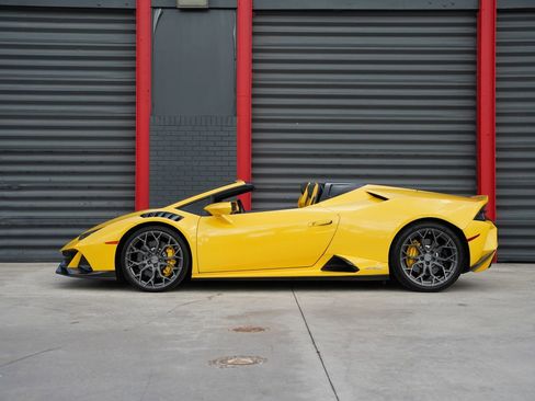 Used 2022 Lamborghini Huracan EVO image 4