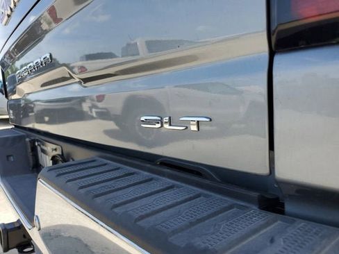 New 2026 GMC Sierra 1500 SLT image 9