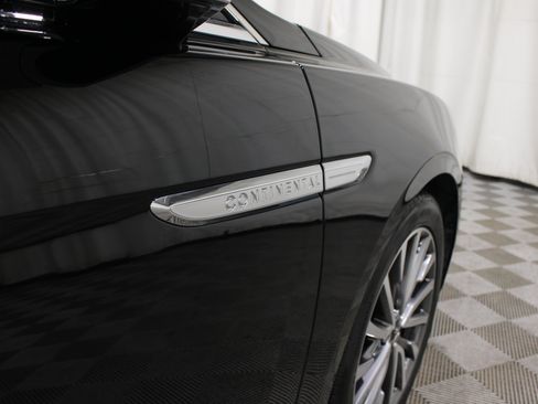 Used 2017 Lincoln Continental Select FWD image 29