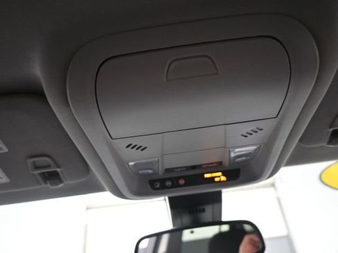 Used 2023 GMC Terrain SLE w/ Driver Convenience Package image 12