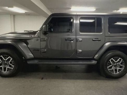 Used 2025 Jeep Wrangler Unlimited Sahara AWD/4WD image 5