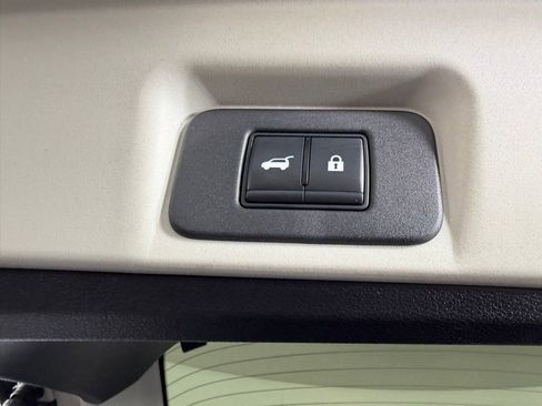 Used 2024 Nissan Ariya FWD image 30