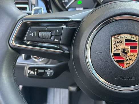 Certified 2025 Porsche Macan image 28