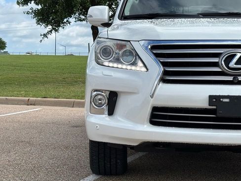 Used 2013 Lexus LX 570 4WD w/ Luxury Pkg image 4