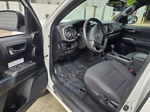 Used 2018 Toyota Tacoma TRD Off-Road image 17