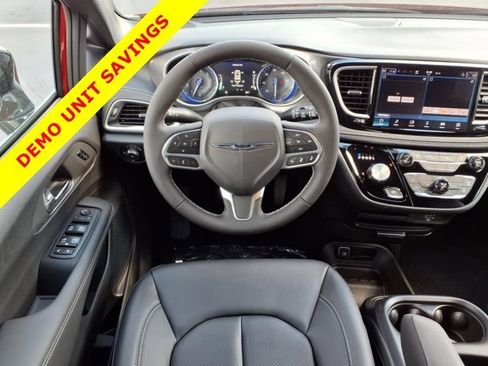 New 2026 Chrysler Pacifica Select image 5