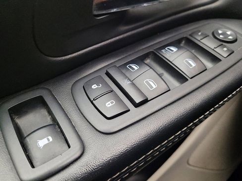 Used 2019 Dodge Grand Caravan SXT image 27