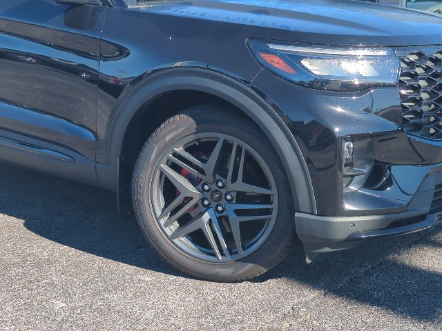 Used 2025 Ford Explorer ST w/ Sun And Sound Package AWD/4WD image 2