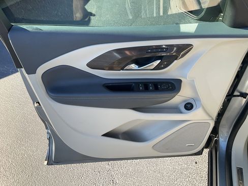 Used 2023 GMC Terrain Denali image 4