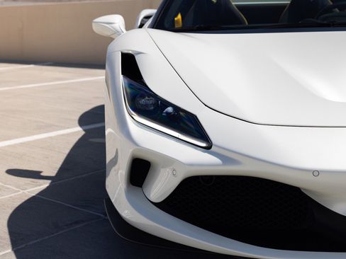 Used 2023 Ferrari F8 Tributo RWD image 29