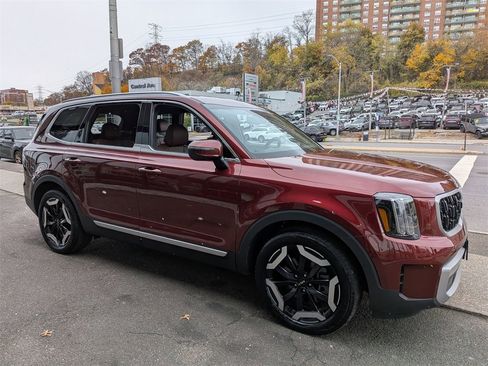 Used 2023 Kia Telluride EX image 5
