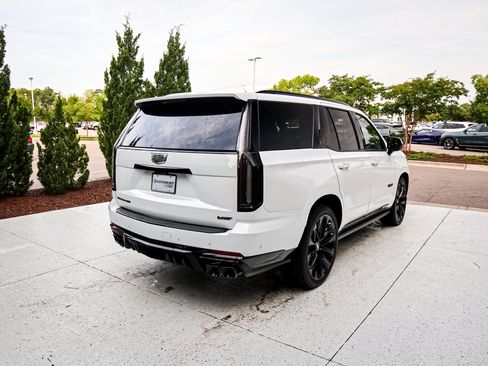 Used 2026 Cadillac Escalade V w/ LPO, ONYX Package AWD/4WD image 10