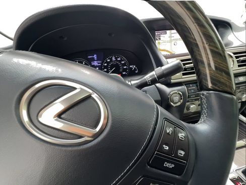 Used 2015 Lexus LS 460 w/ Ultra Luxury Package RWD image 43