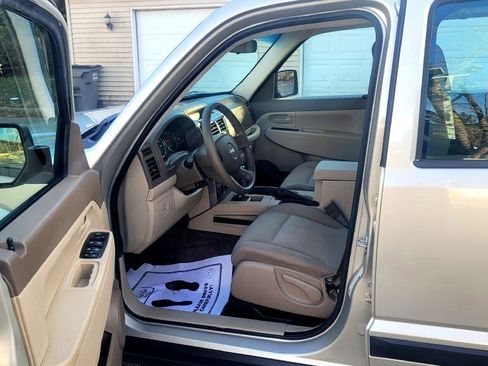 Used 2008 Jeep Liberty Sport image 10