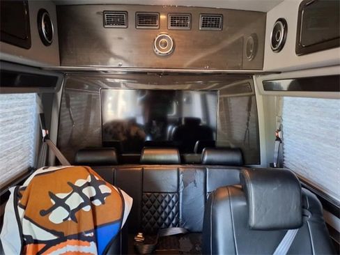 Used 2014 Mercedes-Benz Sprinter 2500 image 31