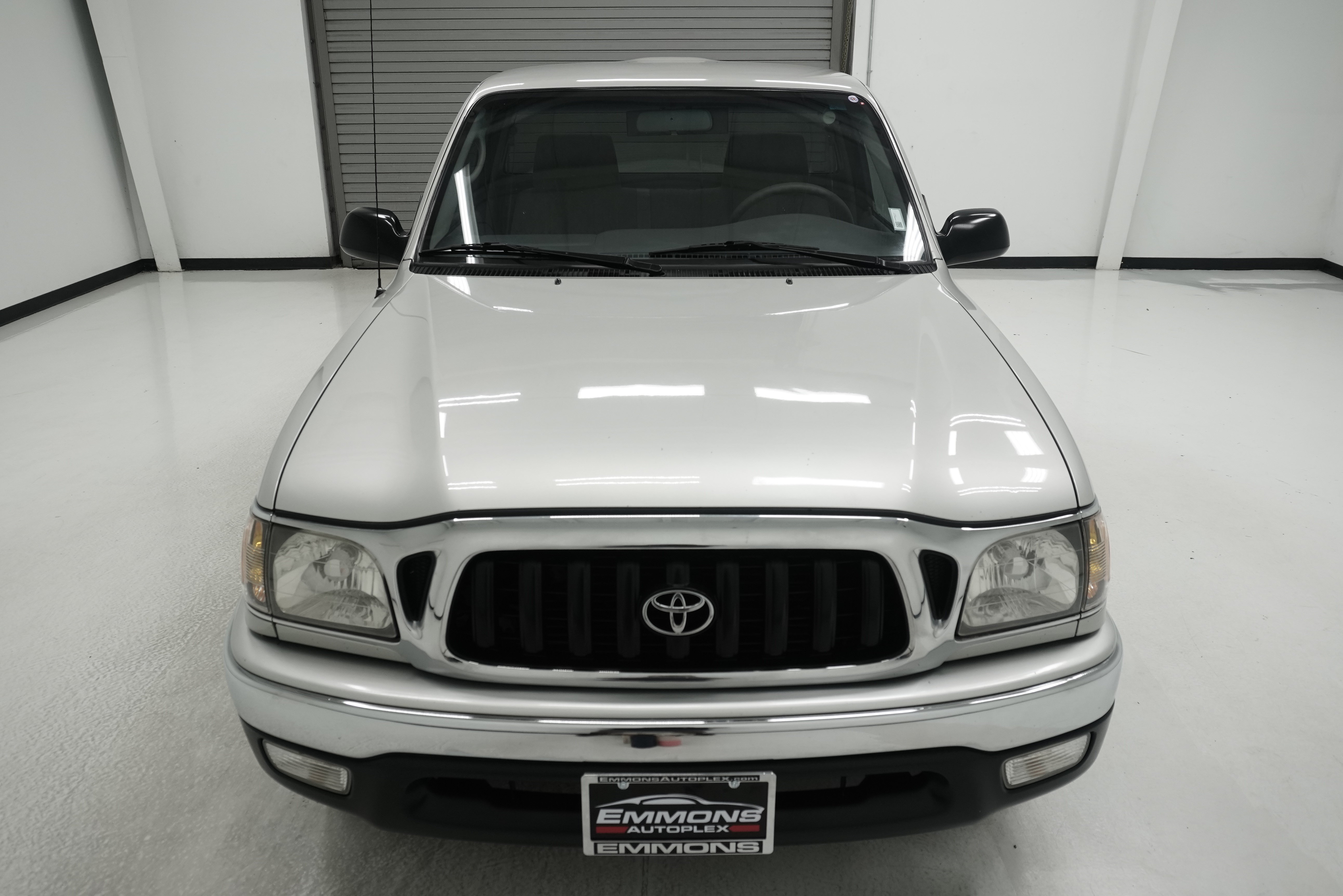 Used 2001 Toyota Tacoma 2WD Regular Cab w/ SR5 Pkg w/ Chrome Pkg image 2