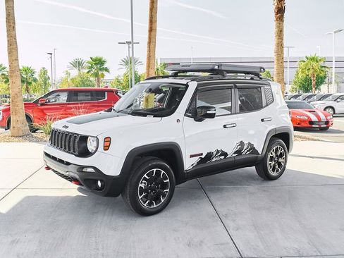 Used 2023 Jeep Renegade Trailhawk image 4