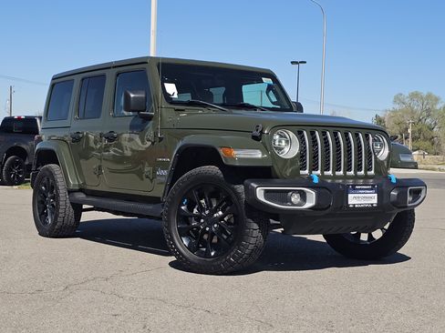 Used 2022 Jeep Wrangler Unlimited Sahara w/ Cold Weather Group AWD/4WD image 1