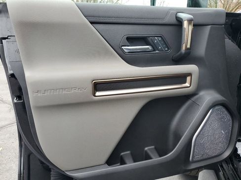 New 2025 GMC Hummer EV 2X image 15