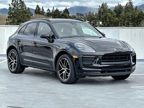 Used 2022 Porsche Macan image 10