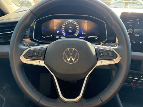 Used 2025 Volkswagen Jetta SE image 5