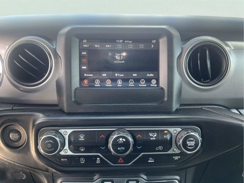 Used 2023 Jeep Gladiator Sport AWD/4WD image 39