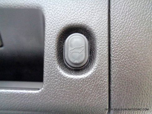 Used 2019 Chevrolet Suburban LT image 27