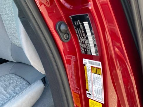 New 2026 Toyota Sienna LE FWD image 38