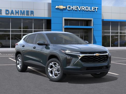 New 2026 Chevrolet Trax LS w/ LS Convenience Package FWD image 7