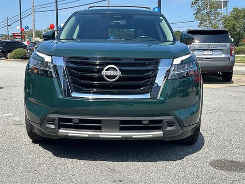 Used 2023 Nissan Pathfinder Platinum image 3