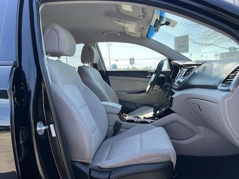 Used 2018 Hyundai Tucson SE image 19