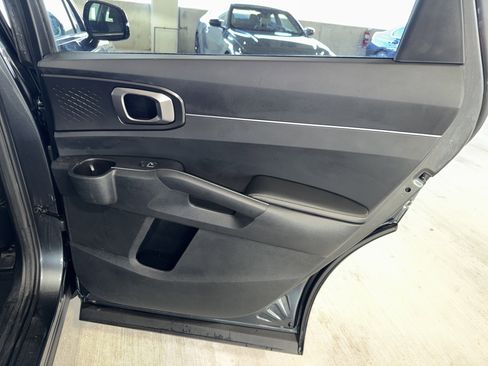 Used 2023 Kia Sorento LX image 11